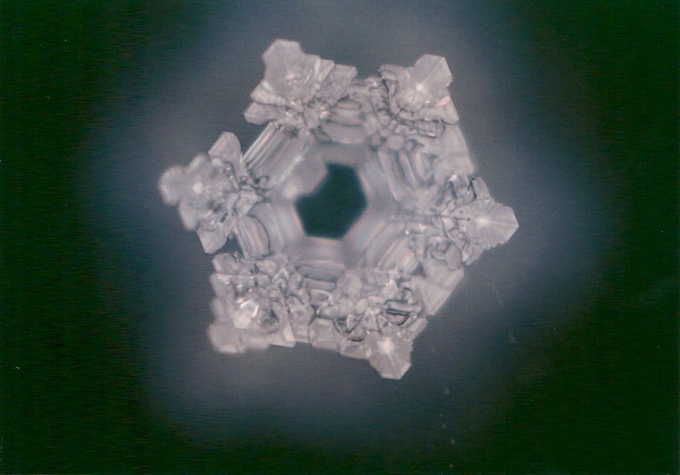 Masaru Emoto water crystal photo made with Tokio water after being treated with Flaska