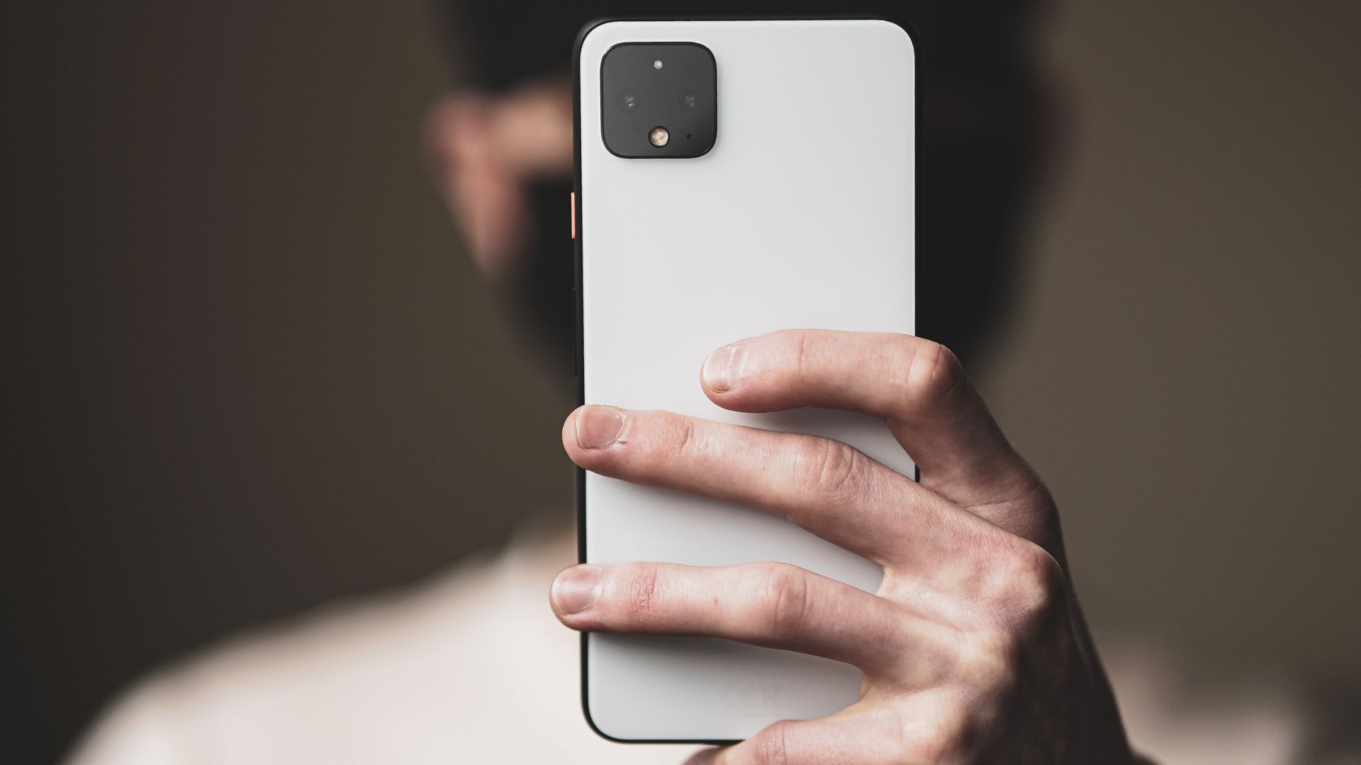 Flaska e i telefoni cellulari il wi-fi e i raggi x