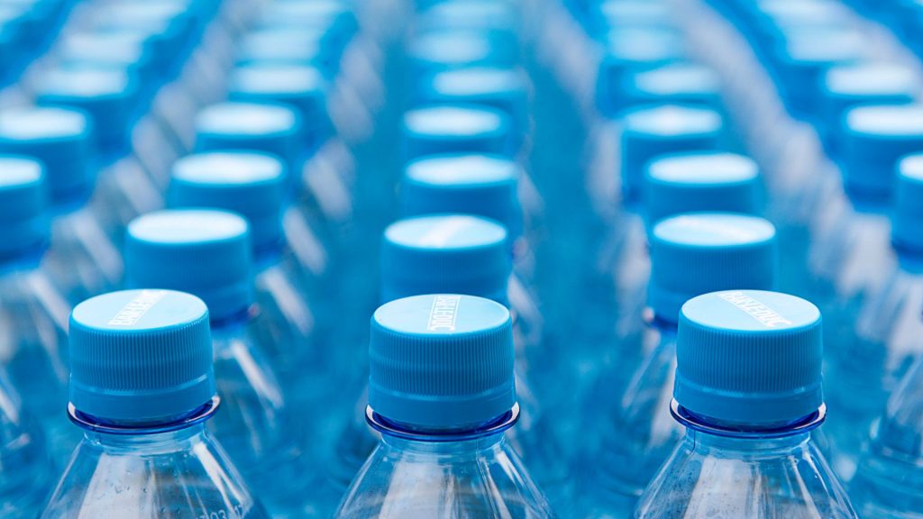 pro e contro delle bottiglie di plastica